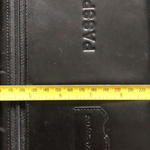 Passport case - Picture 10 of 11